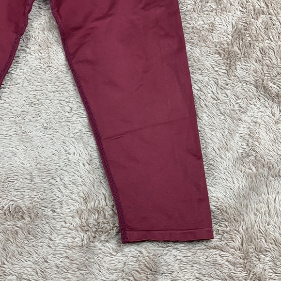 Fabletics High-Wasit Seamless Capris - Picture 3 of 8